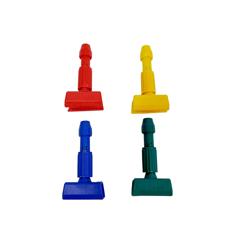How Can Cleaning Staff Easily Change Mop Heads Without Getting Their Hands Dirty?